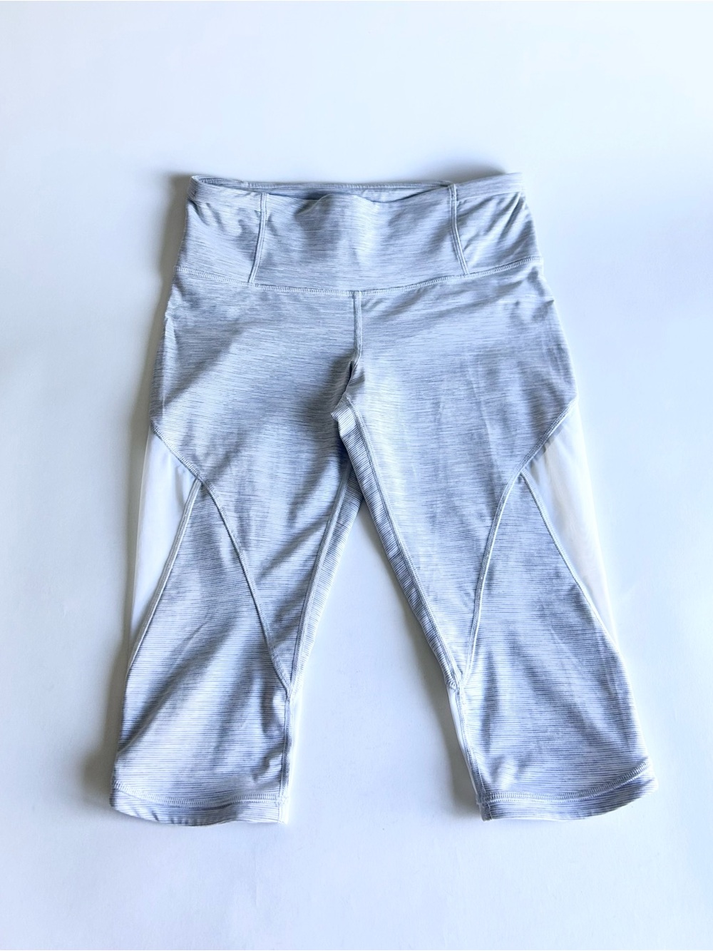 Lululemon Light Gray White Athletic Capri Leggings size 10